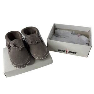 Minnetonka Riley Bootie Infant Size 6 Gray Suede Moccasins Fringe NIB